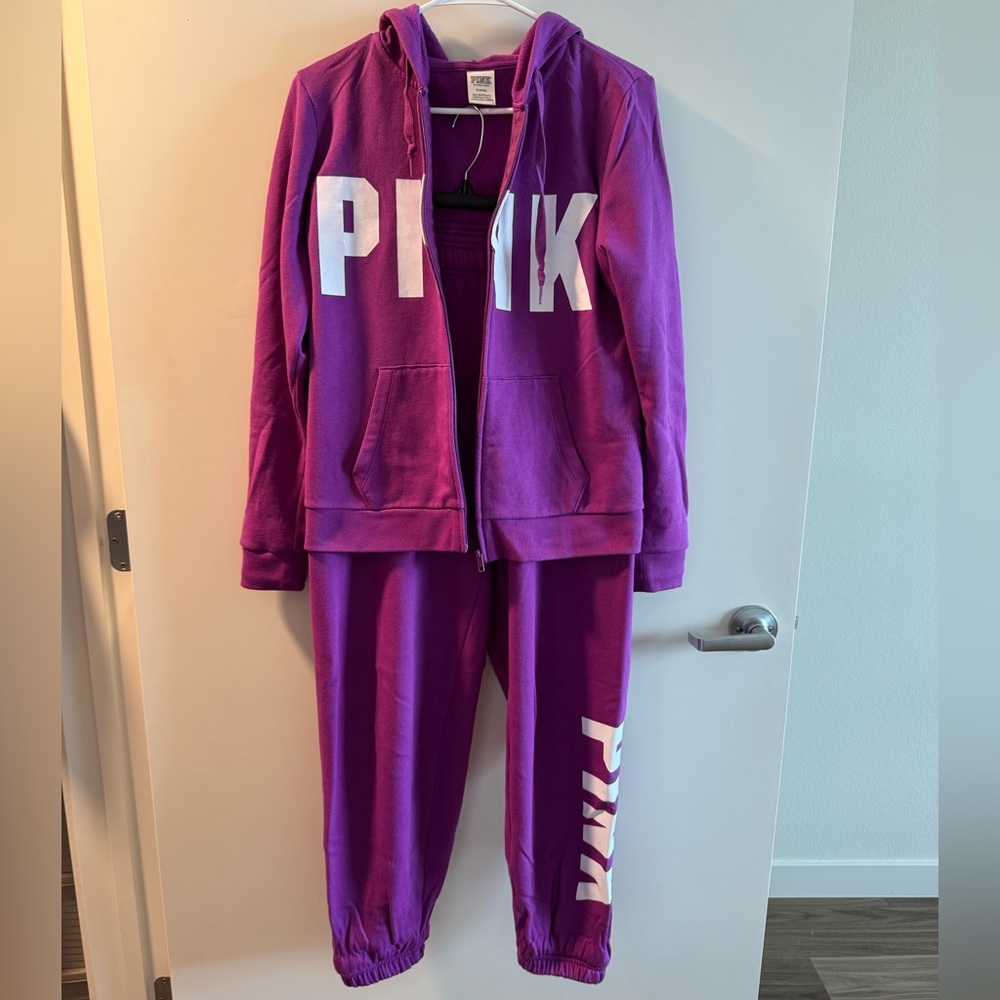 Pink/ Victorias Secret Sweatsuit SET
Size: Medium